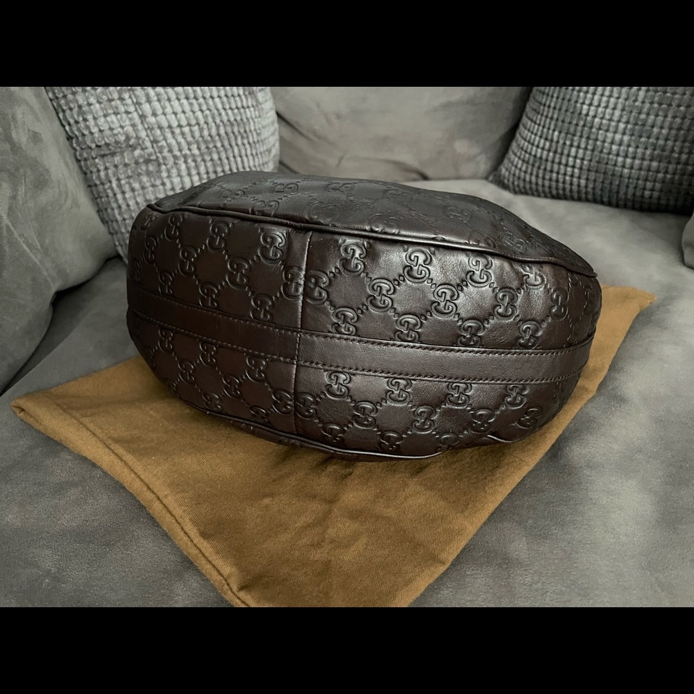 ~ SOLD ~ Gently used GUCCI hobo shoulder bag ~ 👜💃🏽 - Picture 3 of 11